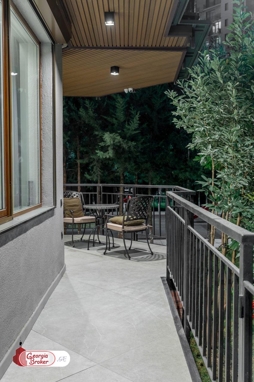 იყიდება ახალი გარემონტებული 4 ოთახიანი ბინა ვაკეში